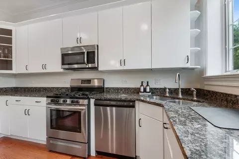 Kitchen - 16 W530 Bluff Rd, Willowbrook, IL 60527 photo 2 of 2