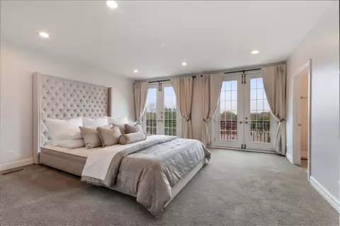 Bedroom - 16 W530 Bluff Rd, Willowbrook, IL 60527 photo 1 of 4
