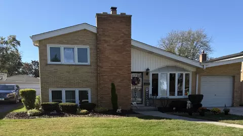 10008 Buell Ct, Oak Lawn, IL 60453