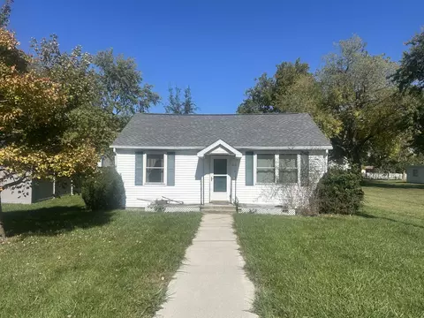 210 E Benham St, Tolono, IL 61880 photo 2