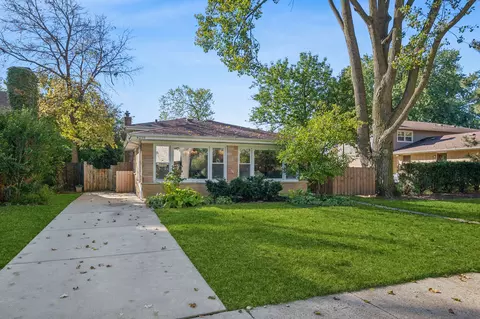 4219 Bobolink Ter, Skokie, IL 60076