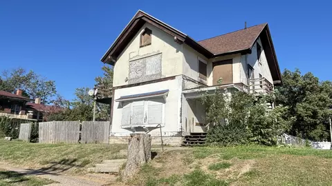 218 E 12th St, Davenport, IA 52803