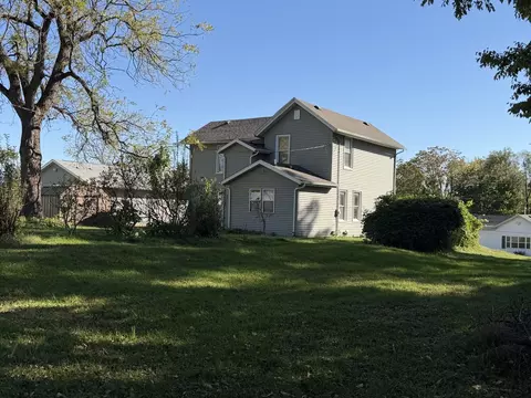 510 W 11th St, Davenport, IA 52803