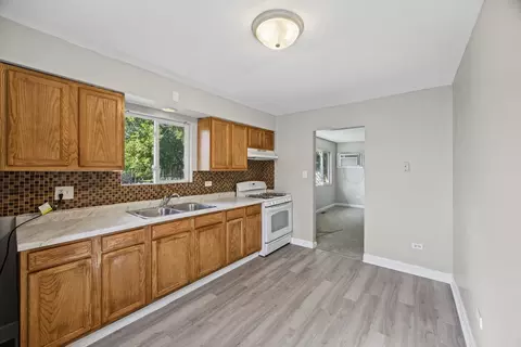 808 Mackinaw Ave, Calumet City, IL 60409