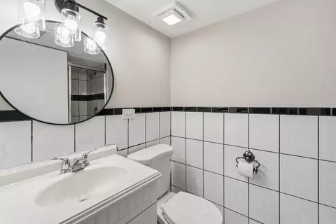 Bath - 1703 N Taft Ave, Berkeley, IL 60163 photo 2 of 3