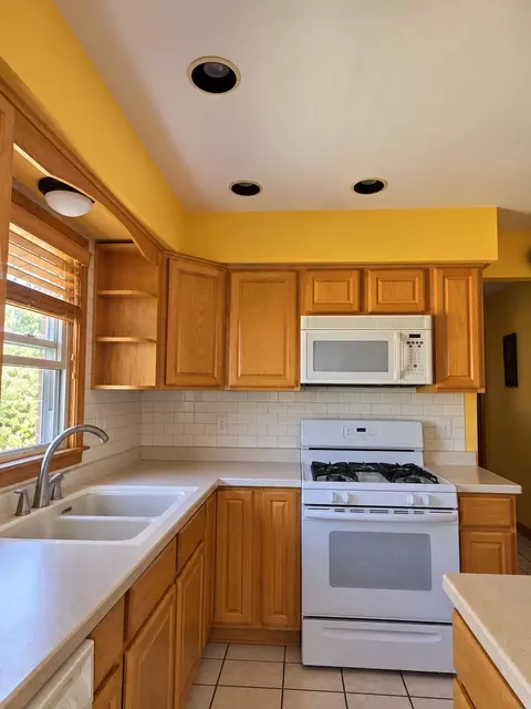 Kitchen - 1636 S Cora St, Des Plaines, IL 60018 photo 1 of 2