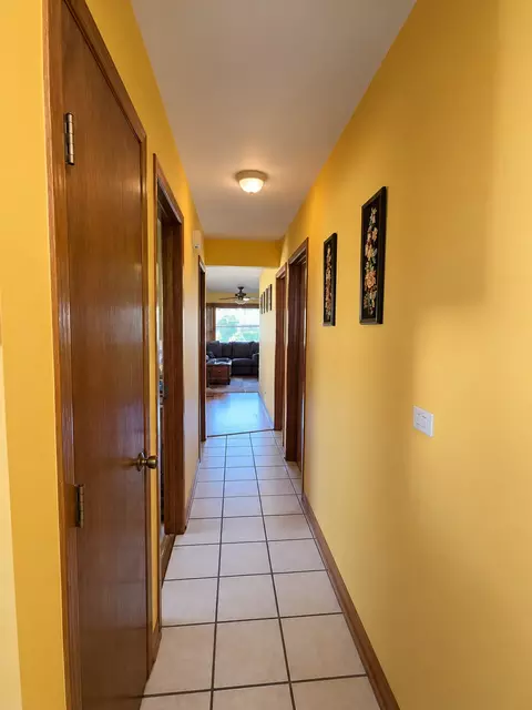 Entry Way - 1636 S Cora St, Des Plaines, IL 60018 photo 2 of 2