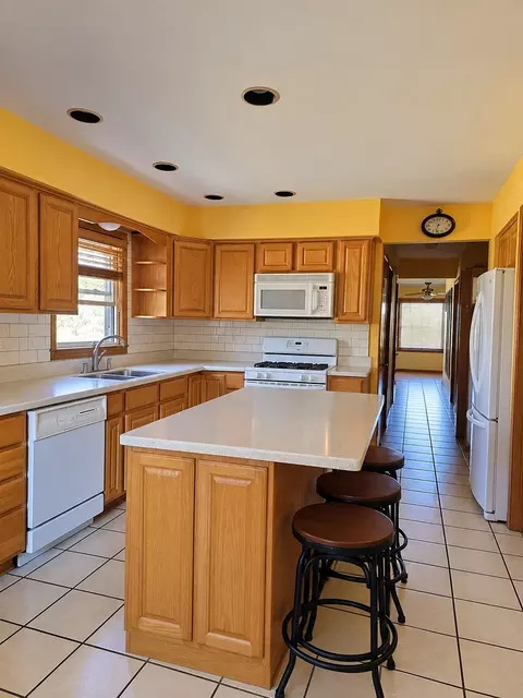 Kitchen - 1636 S Cora St, Des Plaines, IL 60018 photo 2 of 2
