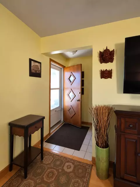 Entry Way - 1636 S Cora St, Des Plaines, IL 60018 photo 1 of 2
