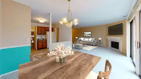 Dining - 4730 Calvert Dr #B2, Rolling Meadows, IL 60008 photo 1 of 2