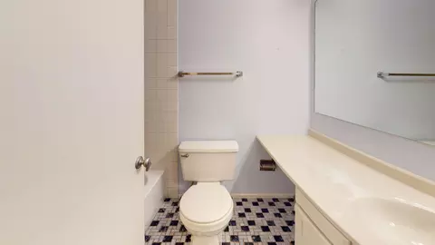 Bath - 4730 Calvert Dr #B2, Rolling Meadows, IL 60008 photo 2 of 2