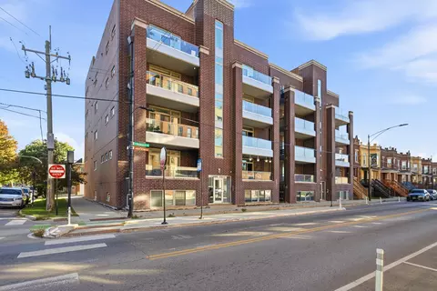 2703 W Belmont Ave #4W, Chicago, IL 60618