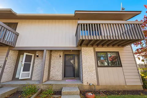 826 Hughes Pl, Vernon Hills, IL 60061