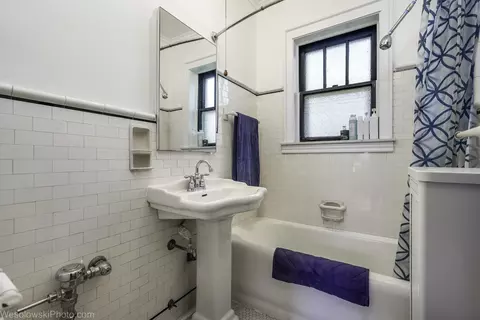 Bath - 1522 E 59th St #3E, Chicago, IL 60637 photo 1 of 1