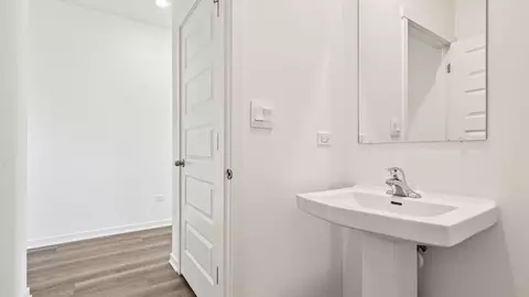 Bath - 14807 S Parkview Dr, Plainfield, IL 60544 photo 2 of 6