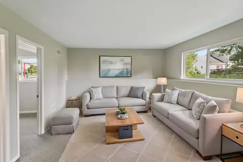 Living - 5320 Orchard Trl, Monee, IL 60449 photo 2 of 3