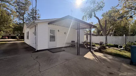Exterior - 1308 Short St, Centralia, IL 62801 photo 4 of 6