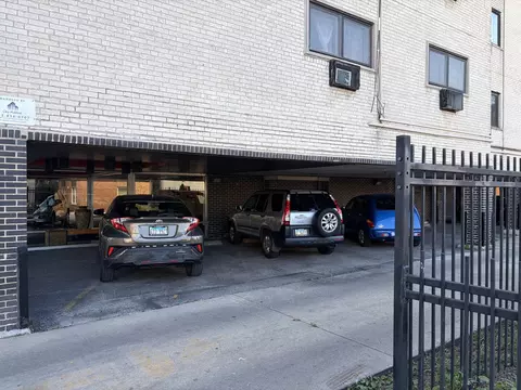 7540 N Ridge Blvd #5A, Chicago, IL 60645