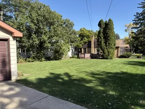 353 E 3rd St, Elmhurst, IL 60126 photo 2