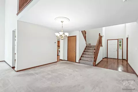 Living - 13449 S Silverleaf Rd, Plainfield, IL 60544 photo 3 of 8