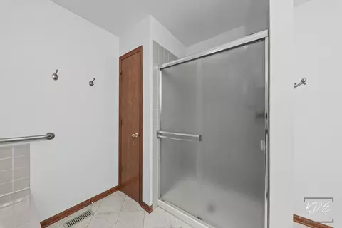 Bath - 13449 S Silverleaf Rd, Plainfield, IL 60544 photo 5 of 6