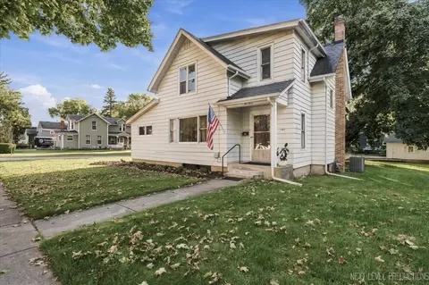 203 N Van Buren St, Batavia, IL 60510