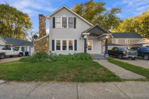 9 S Van Buren St, Batavia, IL 60510