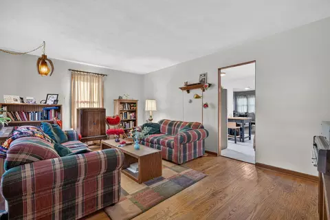 Living - 583 E 4th St, Lockport, IL 60441 photo 1 of 6