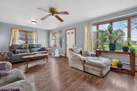 Living - 583 E 4th St, Lockport, IL 60441 photo 4 of 6