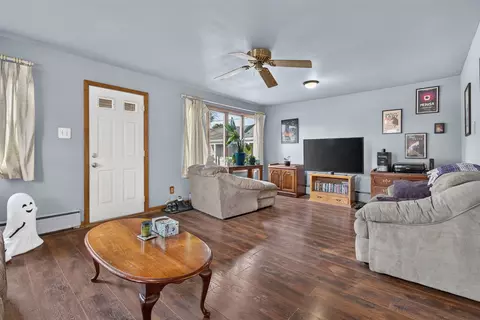 Living - 583 E 4th St, Lockport, IL 60441 photo 3 of 6