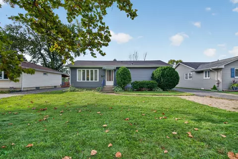 583 E 4th St, Lockport, IL 60441
