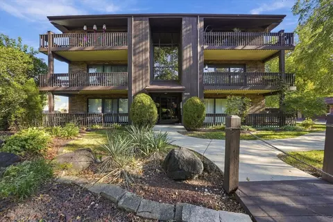 9535 Southwest Hwy #2, Oak Lawn, IL 60453