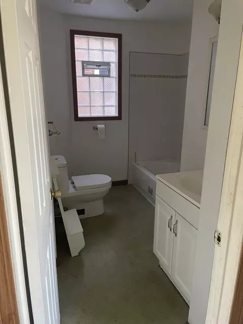 Bath - Undisclosed, Chicago, IL 60628 photo 2 of 2