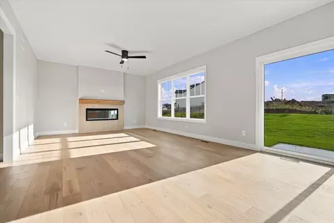 Living - 1003 Mount Carmel Rd, Bloomington, IL 61705 photo 4 of 6