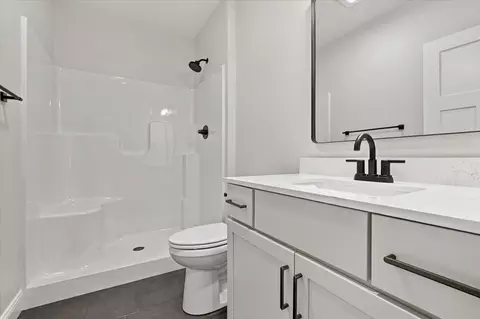 Bath - 1003 Mount Carmel Rd, Bloomington, IL 61705 photo 2 of 4