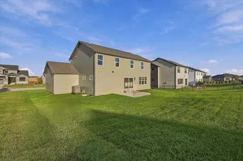 Exterior - 1003 Mount Carmel Rd, Bloomington, IL 61705 photo 3 of 5
