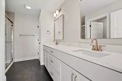 Bath - 1003 Mount Carmel Rd, Bloomington, IL 61705 photo 3 of 4