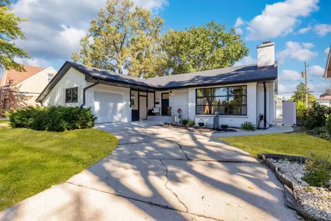 9525 Parkside Ave, Oak Lawn, IL 60453