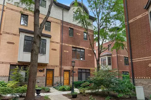 1027 Lincoln Trl, Oak Park, IL 60302