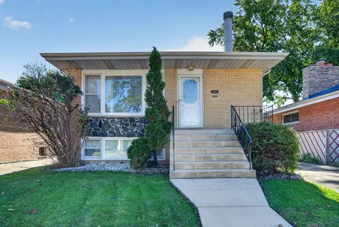 2829 W 101st St, Evergreen Park, IL 60805
