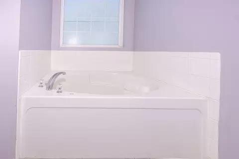 Bath - 6512 Cascade Ridge Dr, Plainfield, IL 60586 photo 2 of 4