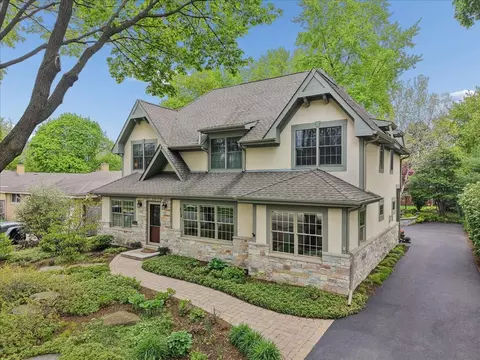 512 Oak St, Libertyville, IL 60048