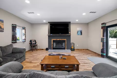 Living - 507 N Secor St, Gilman, IL 60938 photo 1 of 4