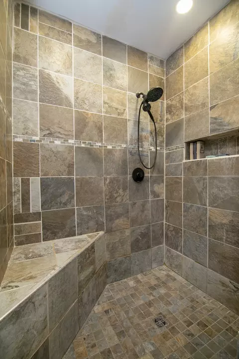 Bath - 507 N Secor St, Gilman, IL 60938 photo 3 of 5