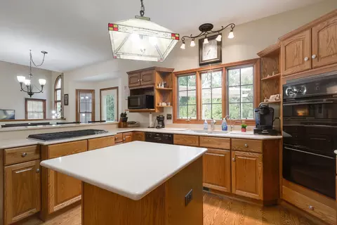 Kitchen - 2230 Buckthorn Dr, Algonquin, IL 60102 photo 2 of 3
