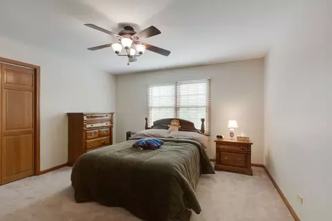 Bedroom - 2230 Buckthorn Dr, Algonquin, IL 60102 photo 4 of 5