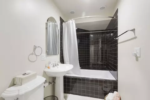 Bath - 2230 Buckthorn Dr, Algonquin, IL 60102 photo 4 of 4