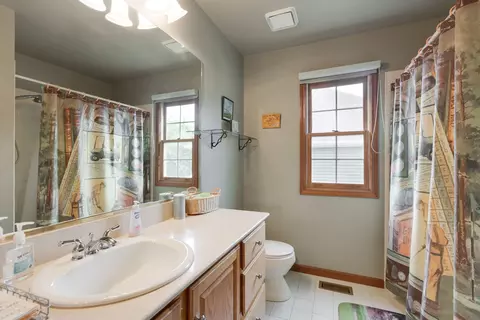 Bath - 2230 Buckthorn Dr, Algonquin, IL 60102 photo 3 of 4