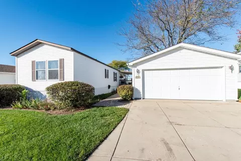 3158 Patricia Ln, Park City, IL 60085