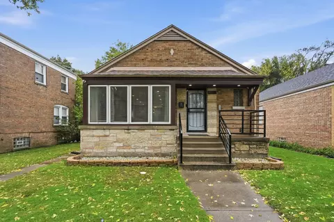 7450 S Bennett Ave, Chicago, IL 60649